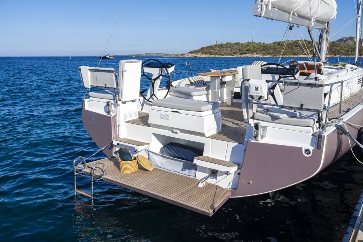 Oceanis 52, TinĨika | Yacht Charter Croatia
