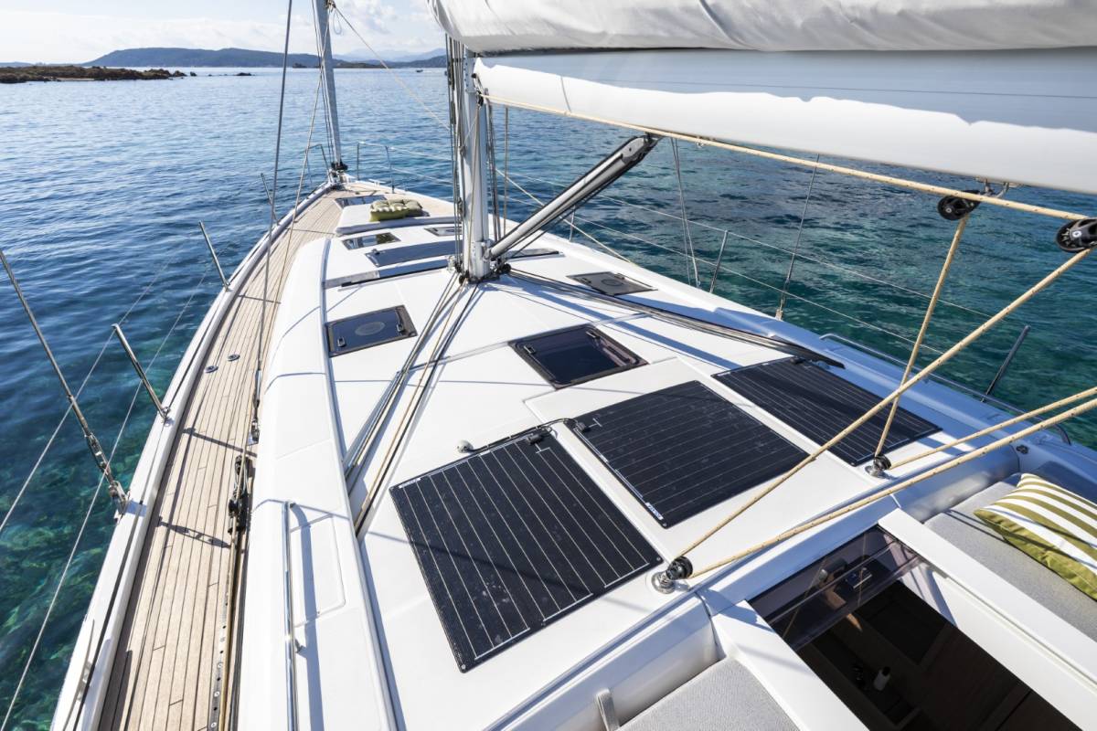 Oceanis 52, TinĨika | Yacht Charter Croatia