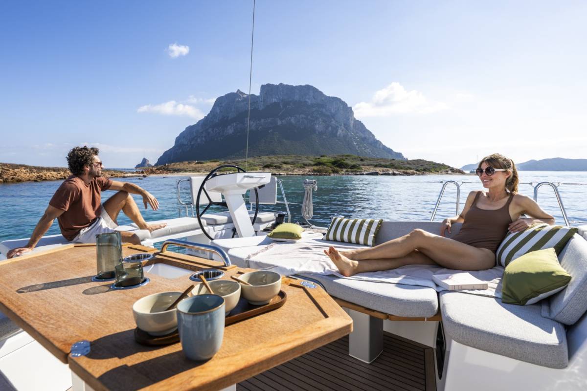 Oceanis 52, TinĨika | Yacht Charter Croatia