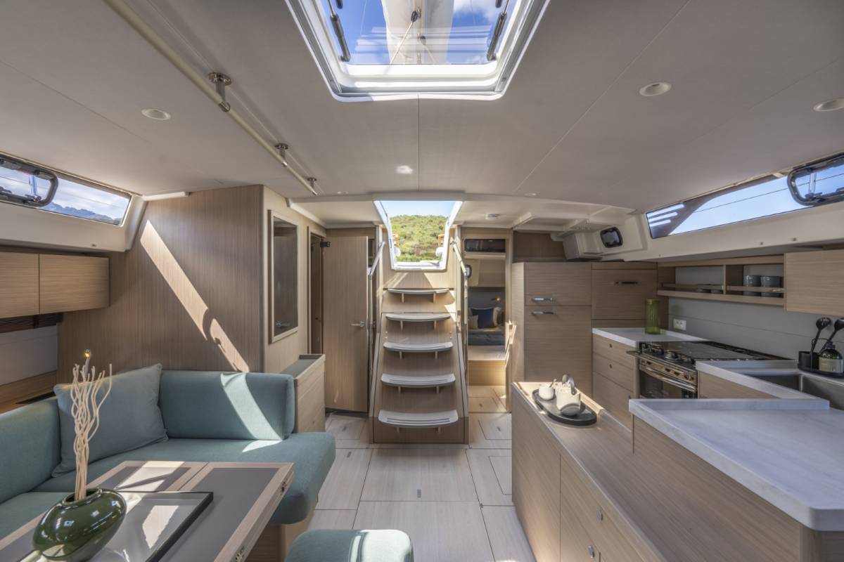 Oceanis 52, TinĨika | Yacht Charter Croatia
