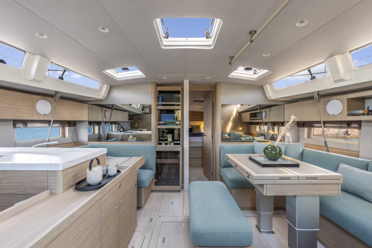 Oceanis 52, TinĨika | Yacht Charter Croatia