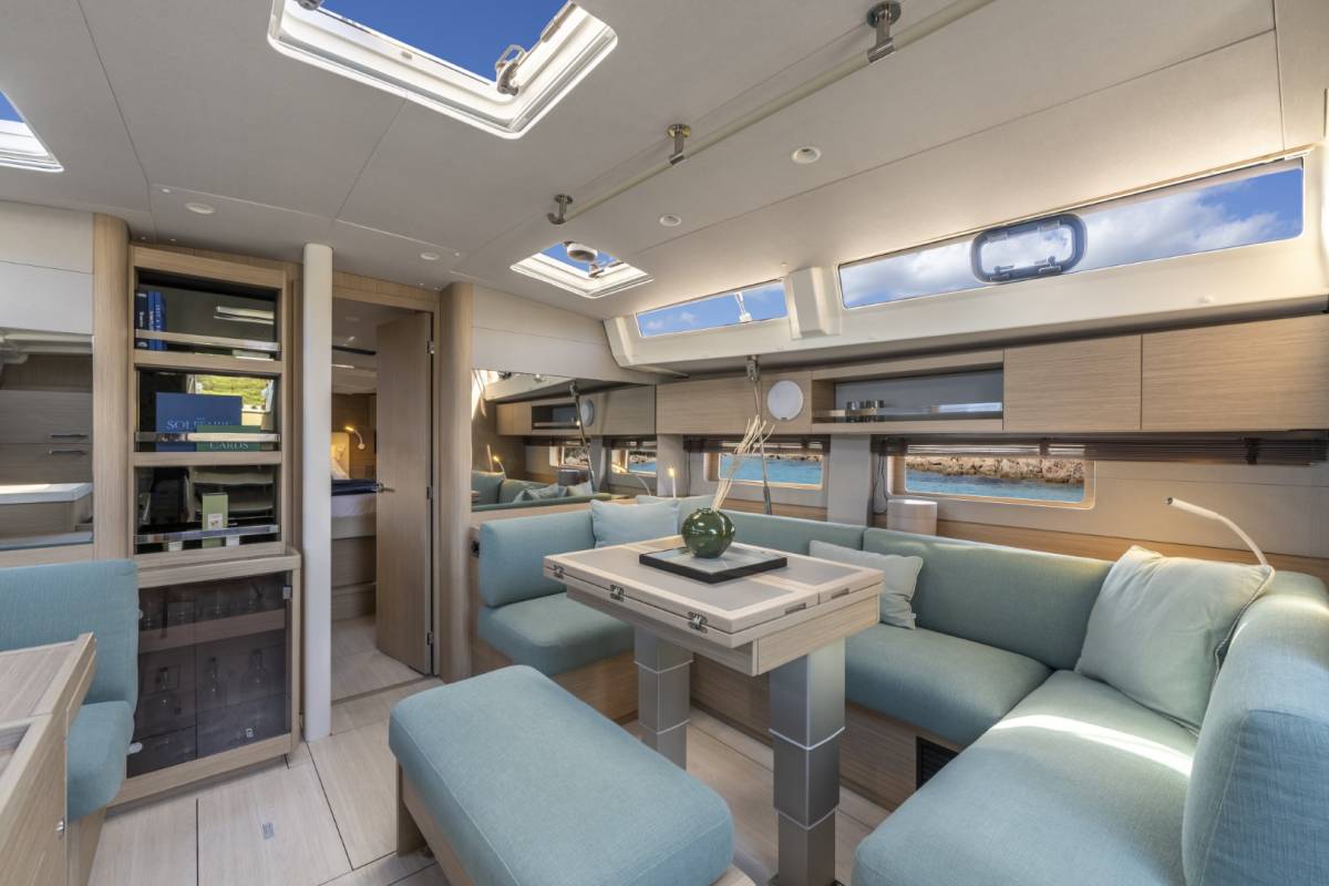 Oceanis 52, TinĨika | Yacht Charter Croatia