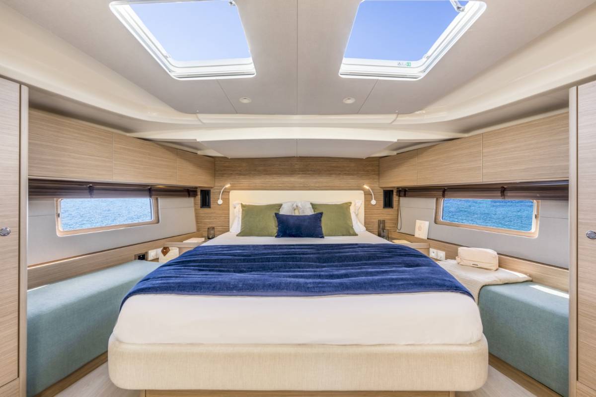 Oceanis 52, TinĨika | Yacht Charter Croatia