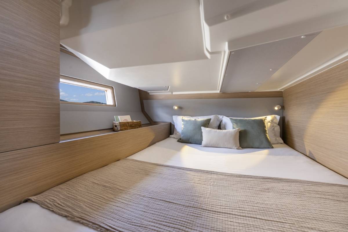 Oceanis 52, TinĨika | Yacht Charter Croatia