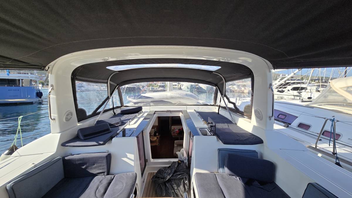 Oceanis 55, Esther | Yacht Charter Croatia
