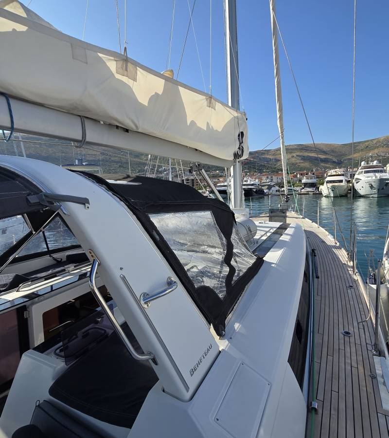 Oceanis 55, Esther | Yacht Charter Croatia