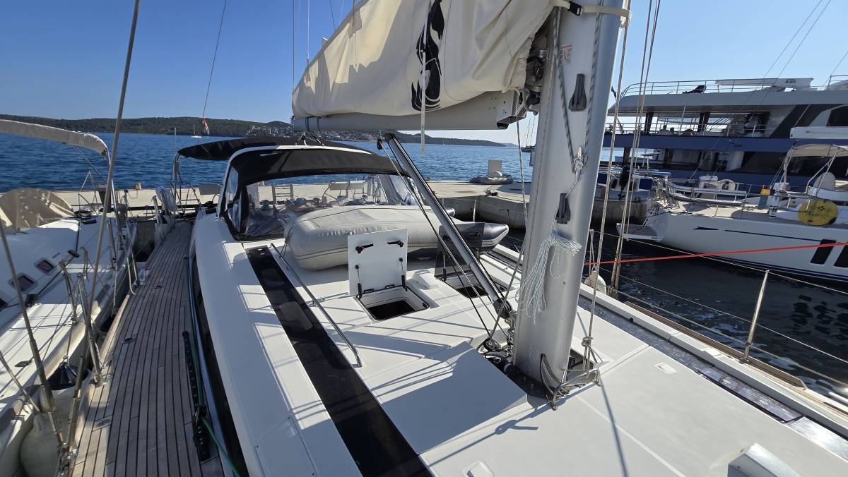 Oceanis 55, Esther | Yacht Charter Croatia