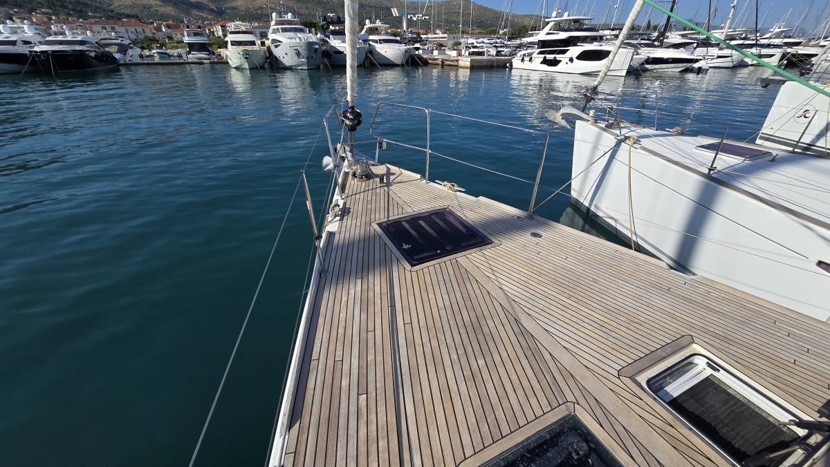 Oceanis 55, Esther | Yacht Charter Croatia