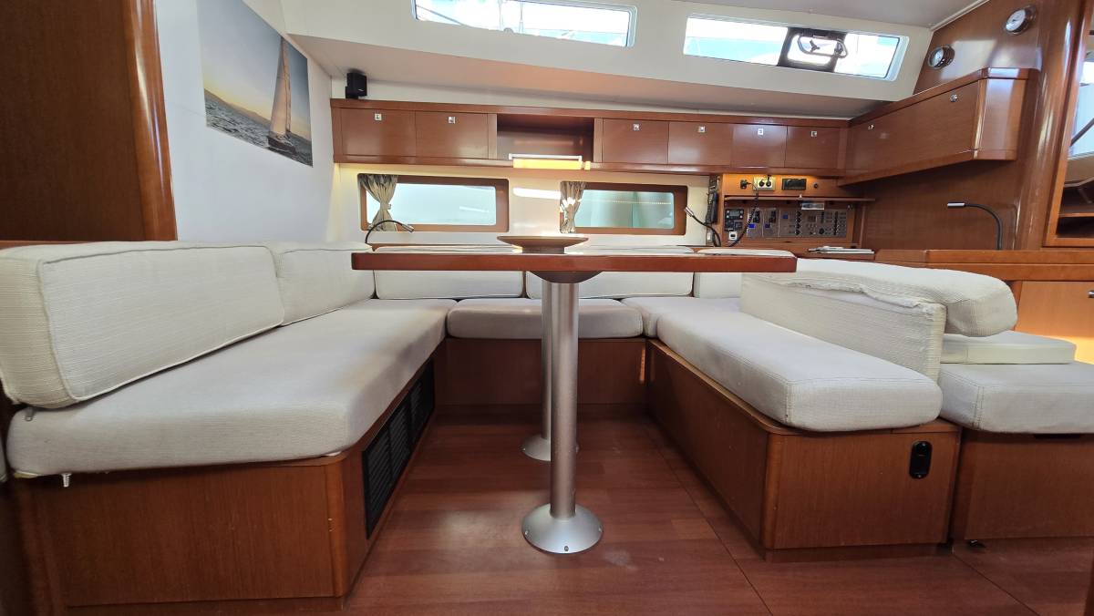 Oceanis 55, Esther | Yacht Charter Croatia