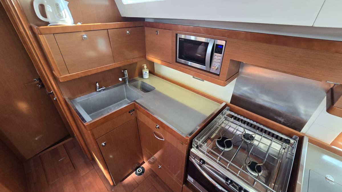Oceanis 55, Esther | Yacht Charter Croatia
