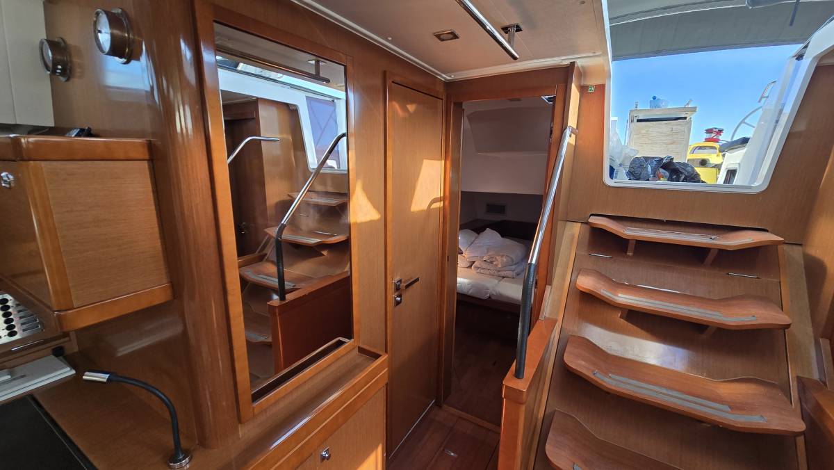 Oceanis 55, Esther | Yacht Charter Croatia
