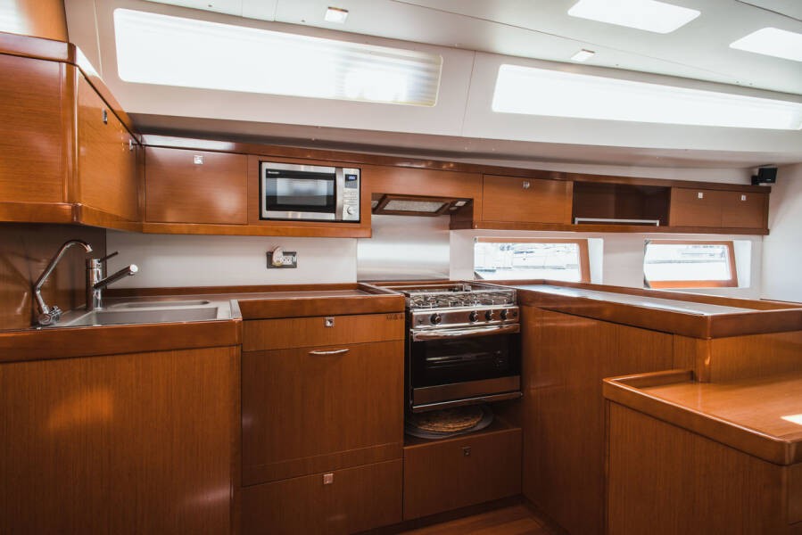 Oceanis 55, Esther | Yacht Charter Croatia