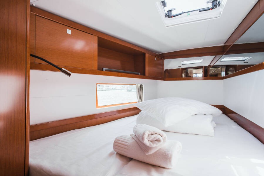 Oceanis 55, Esther | Yacht Charter Croatia