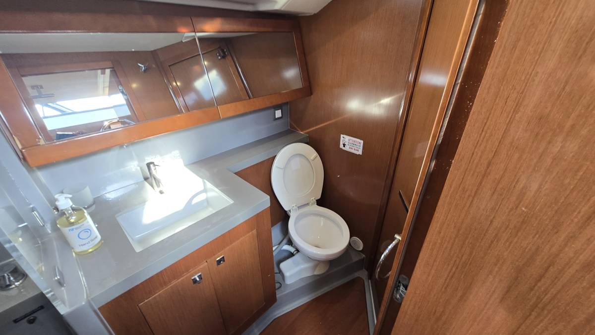 Oceanis 55, Esther | Yacht Charter Croatia