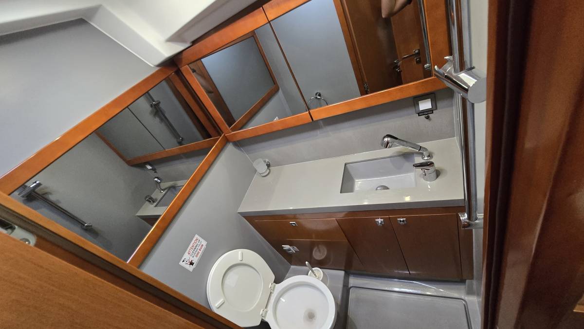 Oceanis 55, Esther | Yacht Charter Croatia