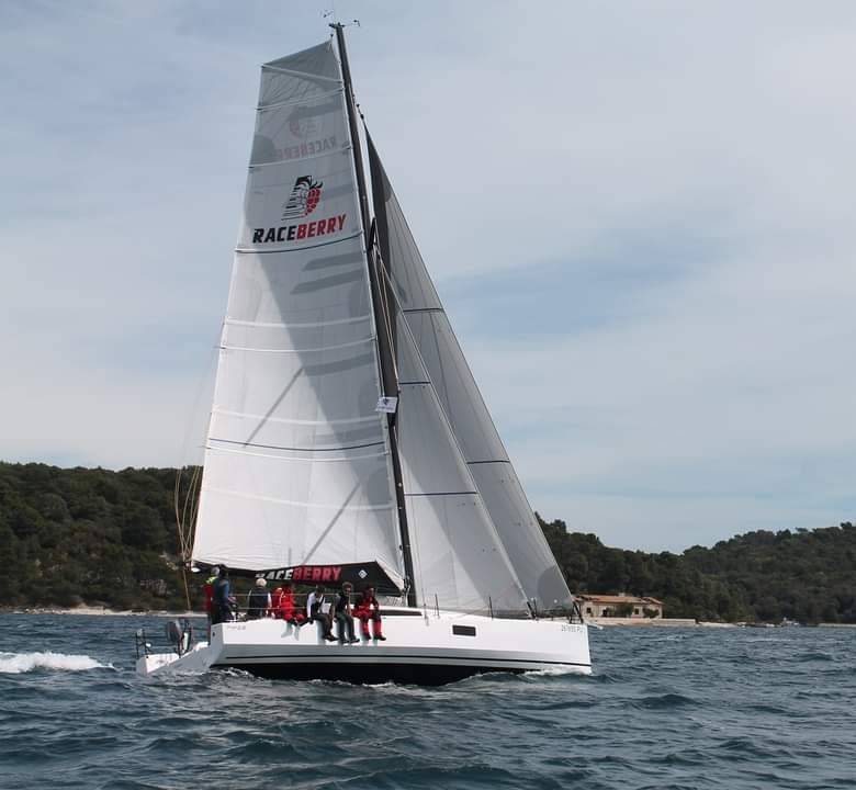 Pogo 12.50, Raceberry | Noleggio di Yacht Croazia