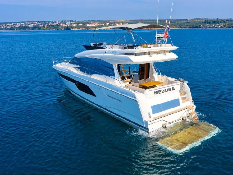 Prestige 520, Medusa | Yacht Charter Croatia