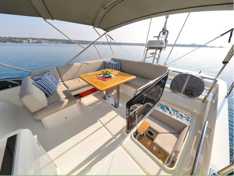 Prestige 520, Medusa | Yacht Charter Croatia