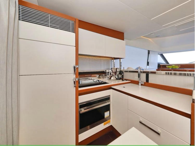 Prestige 520, Medusa | Yacht Charter Croatia