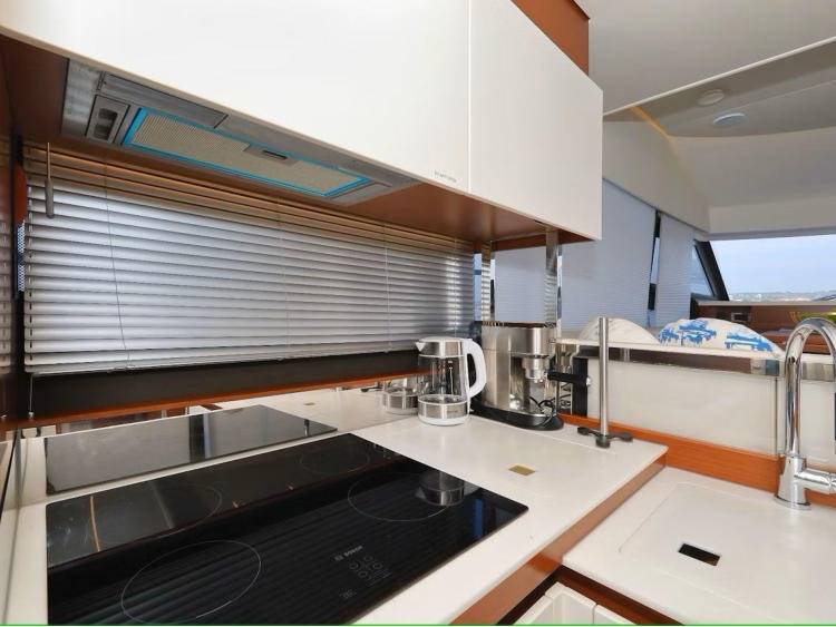 Prestige 520, Medusa | Yacht Charter Croatia