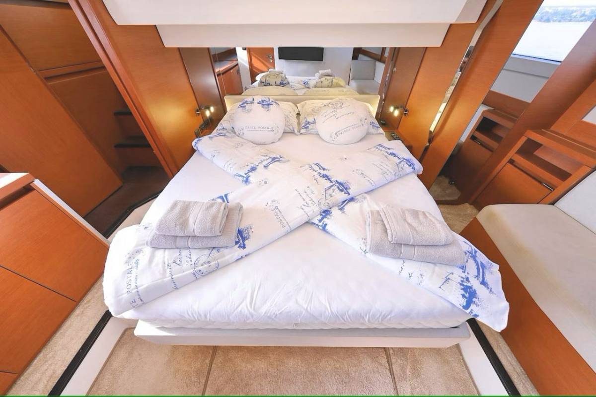 Prestige 520, Medusa | Yacht Charter Croatia