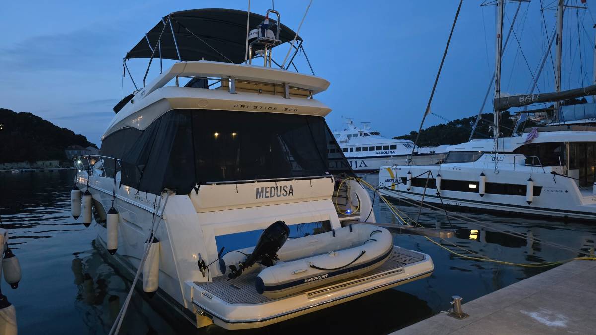 Prestige 520, Medusa | Yacht Charter Croatia