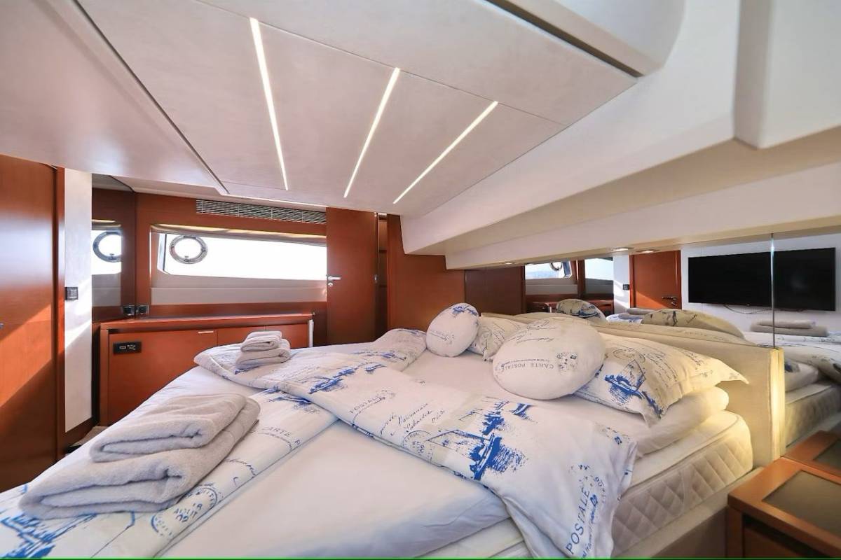Prestige 520, Medusa | Yacht Charter Croatia