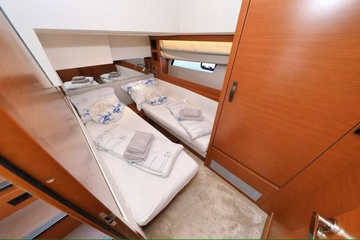Prestige 520, Medusa | Yacht Charter Croatia