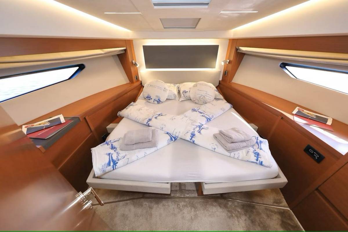Prestige 520, Medusa | Yacht Charter Croatia