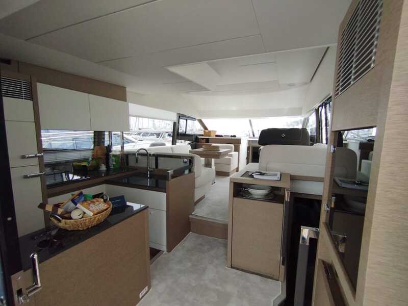 Prestige 520, Baby Indy | Yacht Charter Croatia