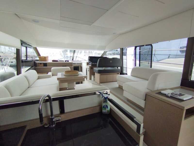 Prestige 520, Baby Indy | Yacht Charter Croatia
