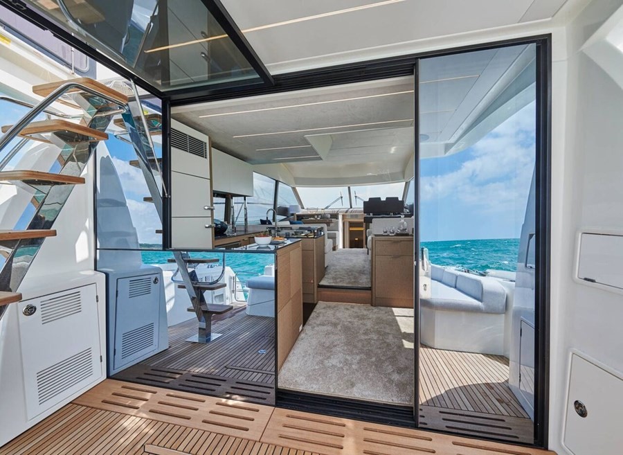Prestige 590, Shaft | Yacht Charter Croatia