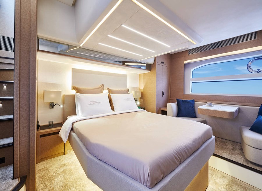 Prestige 590, Shaft | Yacht Charter Croatia