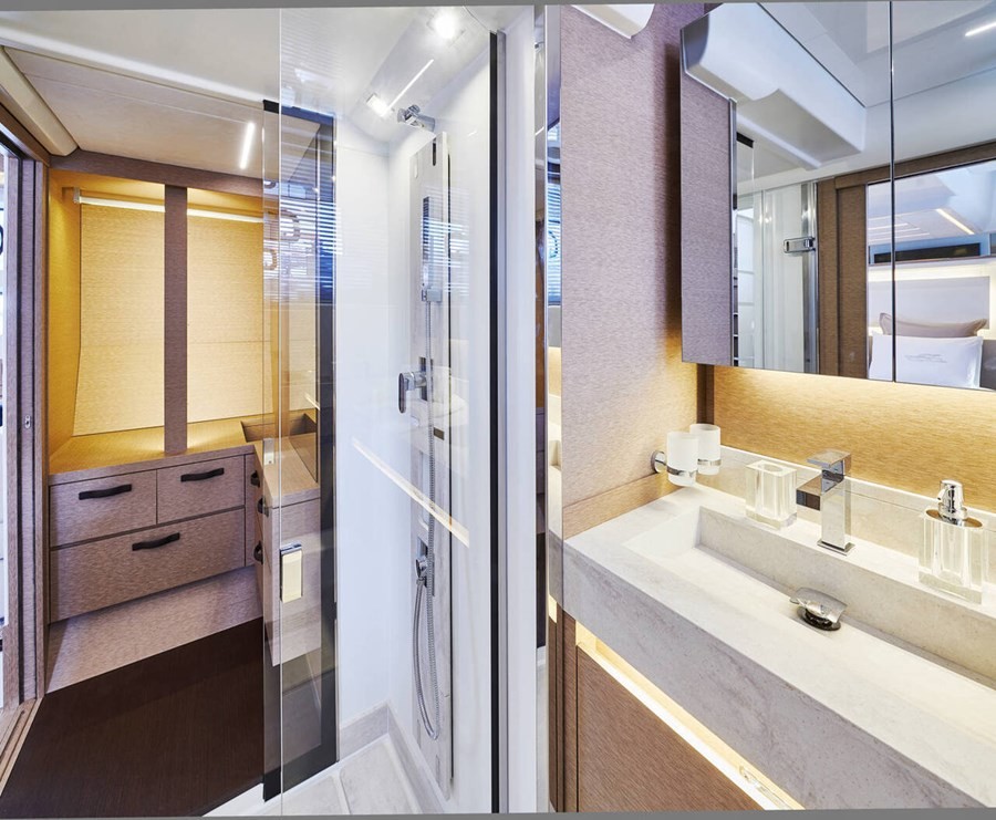 Prestige 590, Shaft | Yacht Charter Croatia