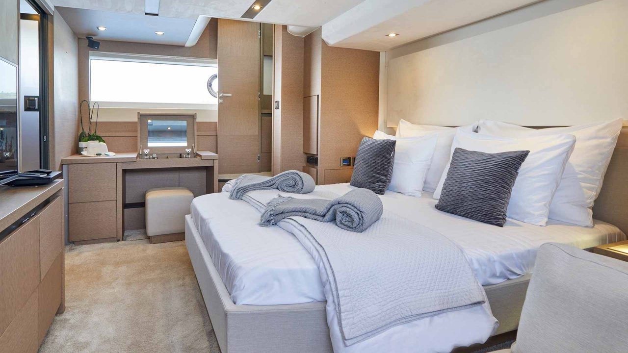 Prestige 630S, Simul | Yacht Charter Croatia