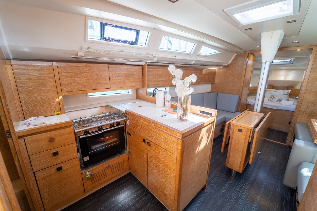 Salona 380, Navis Celere | Yacht Charter Croatia