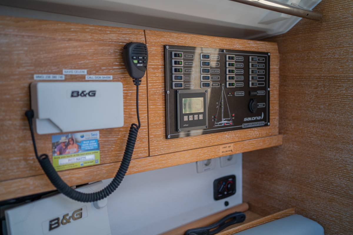 Salona 380, Navis Celere | Yacht Charter Croatia