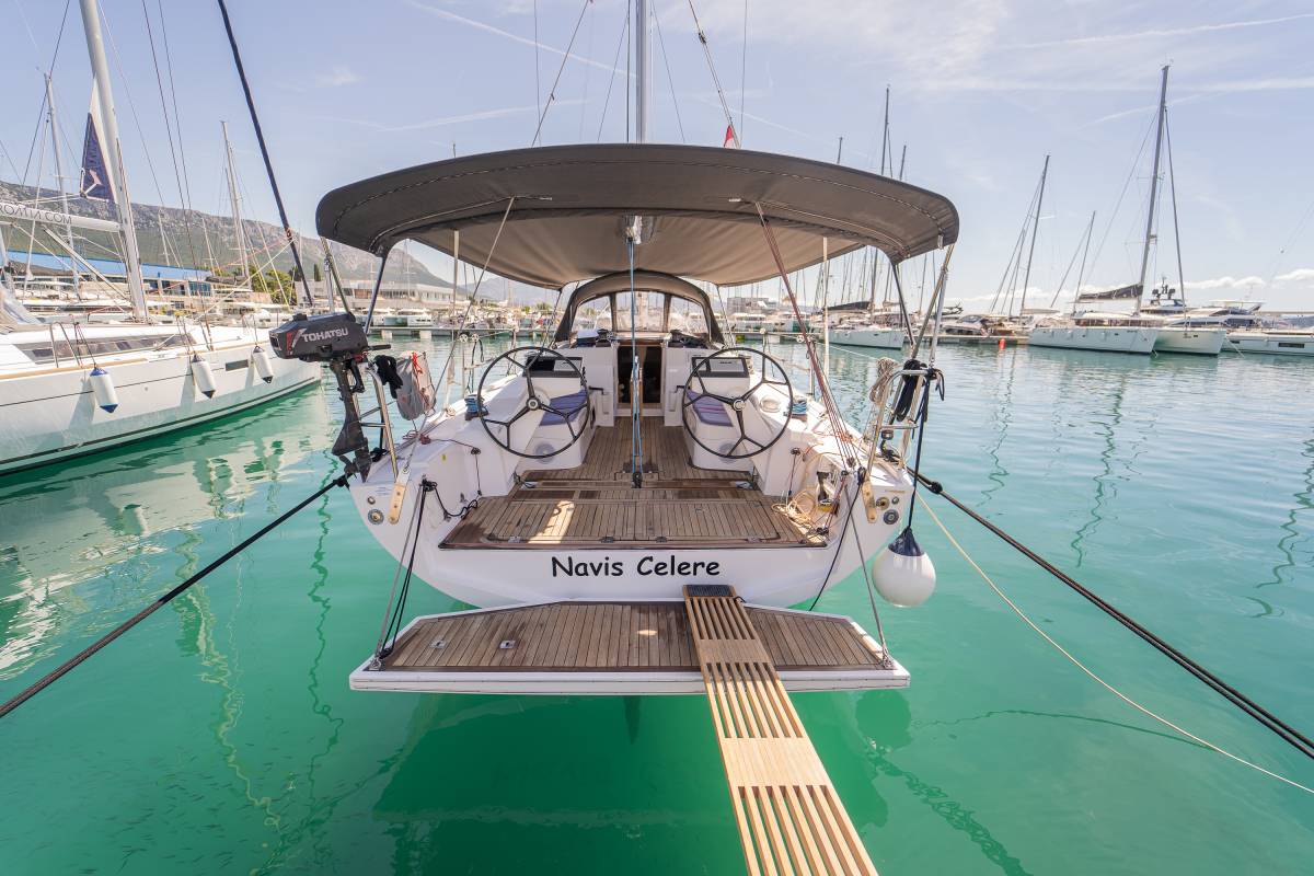 Salona 380, Navis Celere | Yacht Charter Croatia