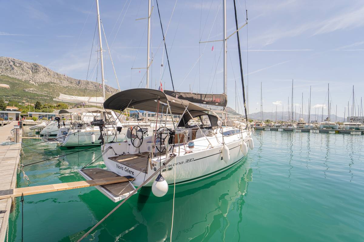 Salona 380, Navis Celere | Yacht Charter Croatia