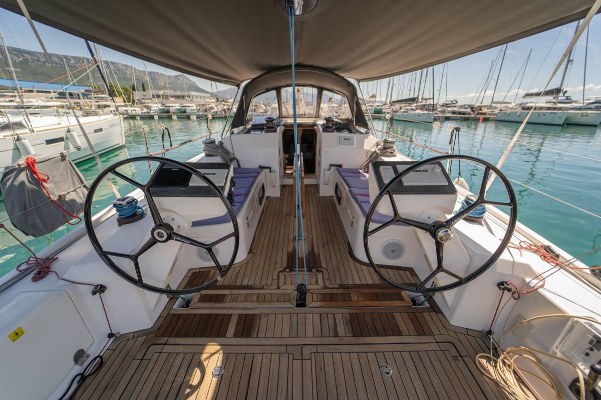 Salona 380, Navis Celere | Yacht Charter Croatia