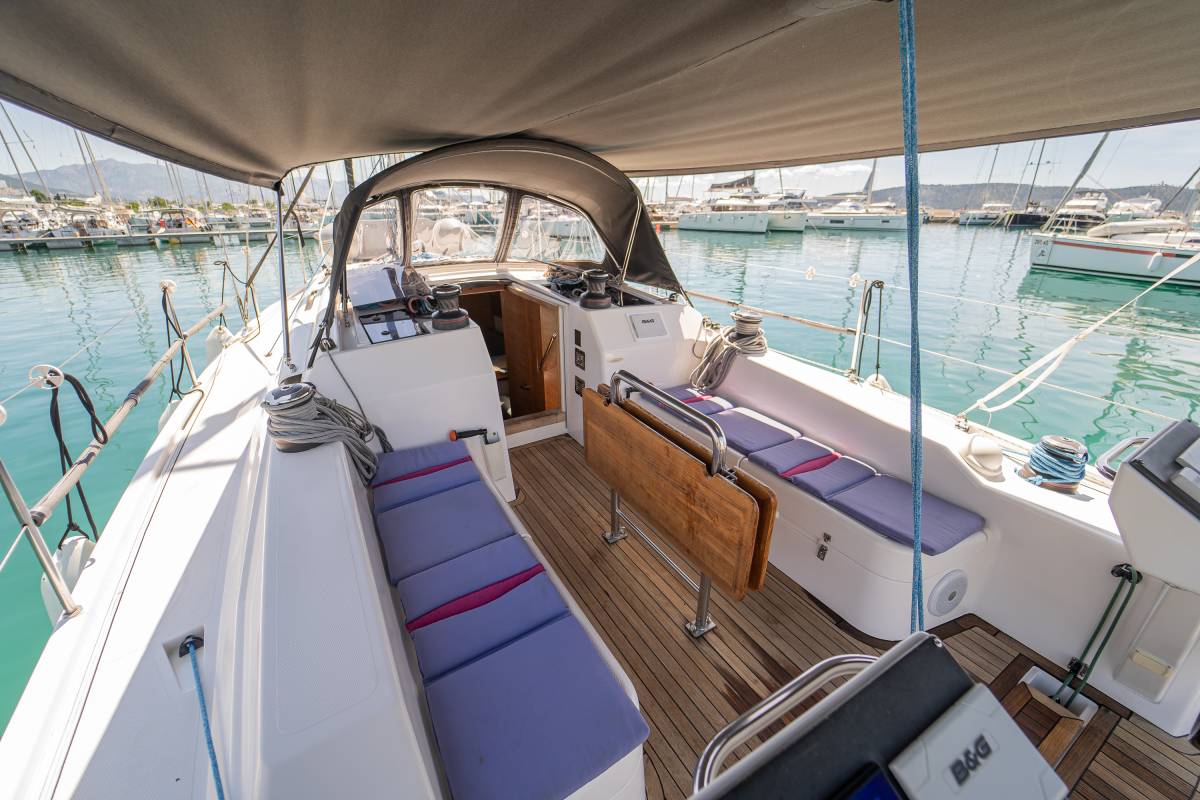 Salona 380, Navis Celere | Yacht Charter Croatia