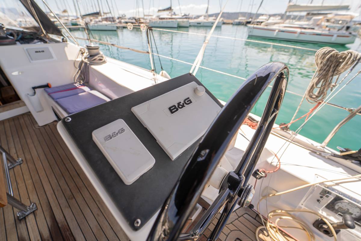 Salona 380, Navis Celere | Yacht Charter Croatia