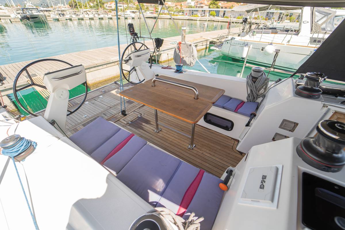 Salona 380, Navis Celere | Yacht Charter Croatia