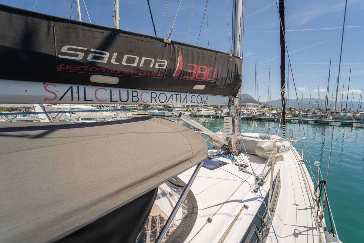 Salona 380, Navis Celere | Yacht Charter Croatia