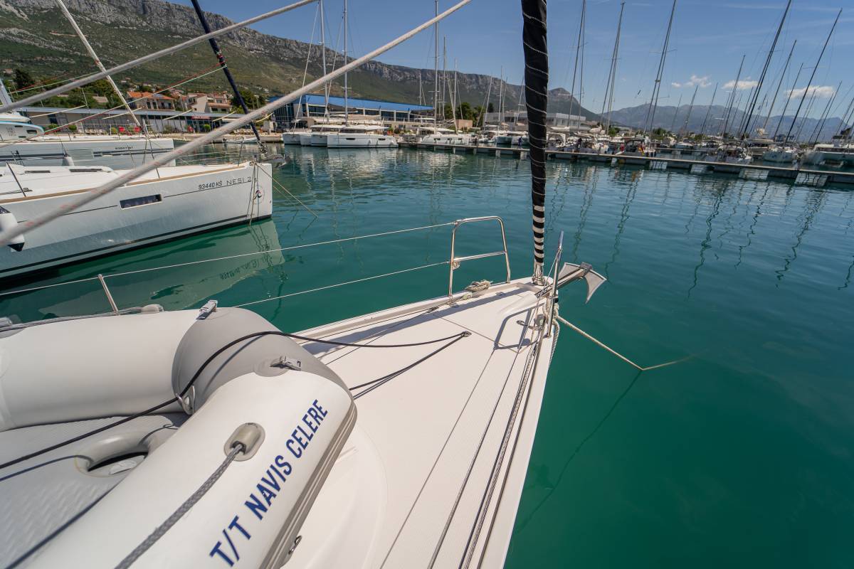 Salona 380, Navis Celere | Yacht Charter Croatia