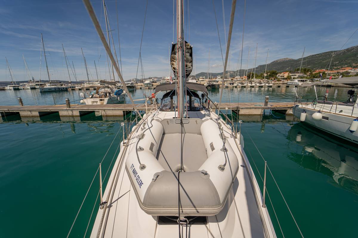 Salona 380, Navis Celere | Yacht Charter Croatia