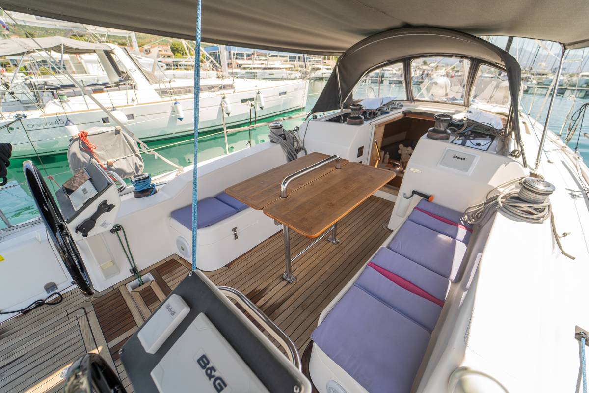 Salona 380, Navis Celere | Yacht Charter Croatia