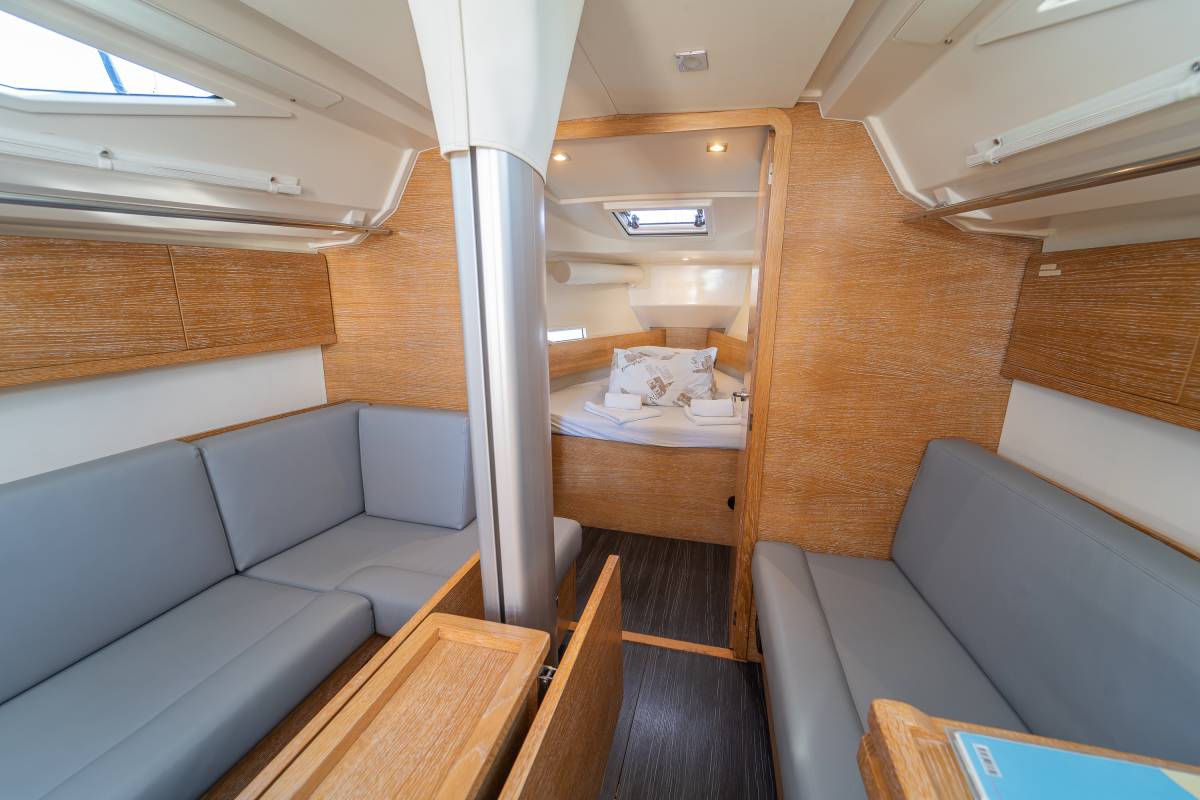 Salona 380, Navis Celere | Yacht Charter Croatia