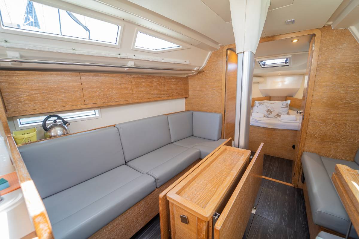 Salona 380, Navis Celere | Yacht Charter Croatia
