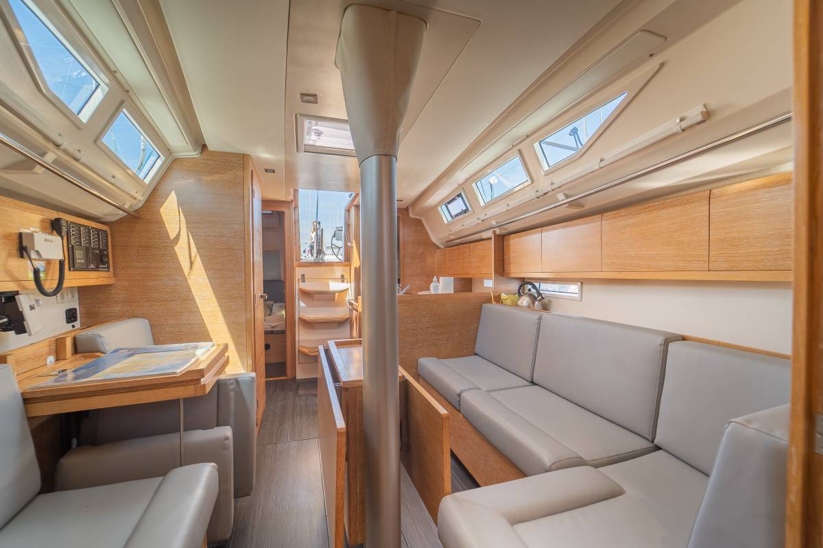 Salona 380, Navis Celere | Yacht Charter Croatia